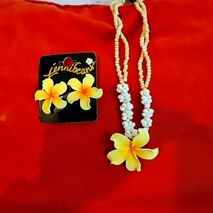 Necklace and earrings set.